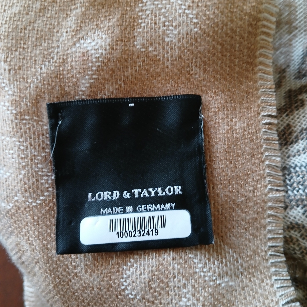 Lord & Taylor Reversible Fringe Scarf. - Picture 3 of 8